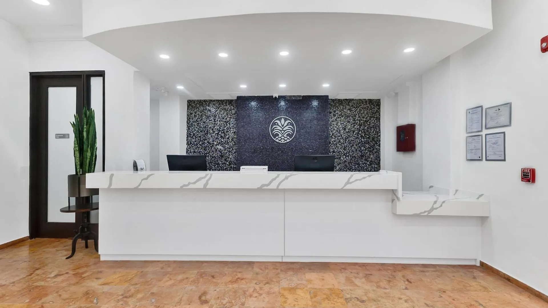 Armas Hotel San Juan 2*,